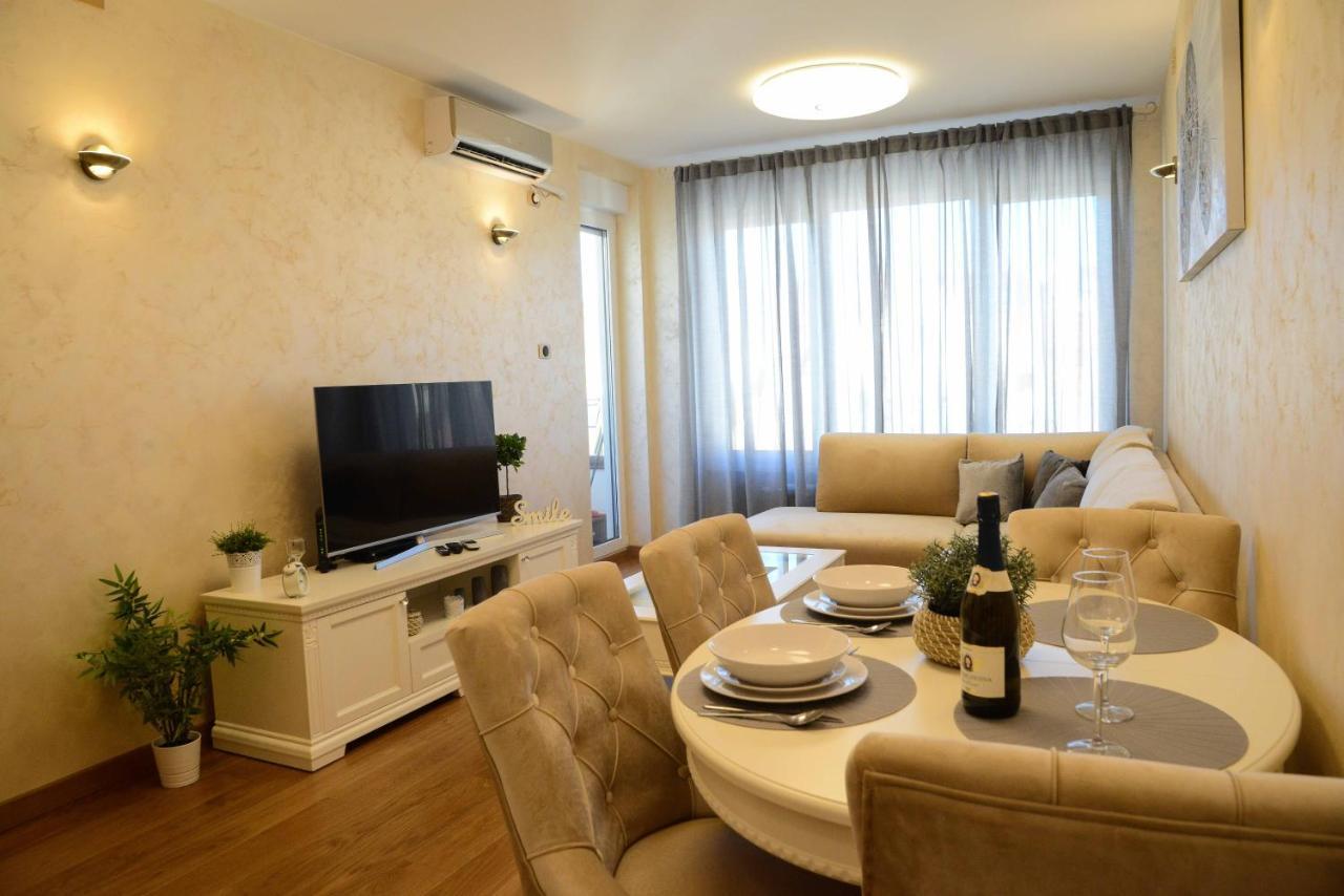 Tesla 70 Apartment With Secure Parking In The Garage Нови Сад Екстериор снимка